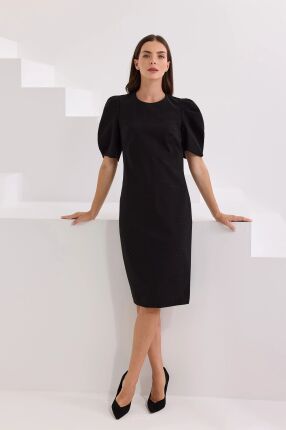 Czarna sukienka midi z bufiastymi rękawami