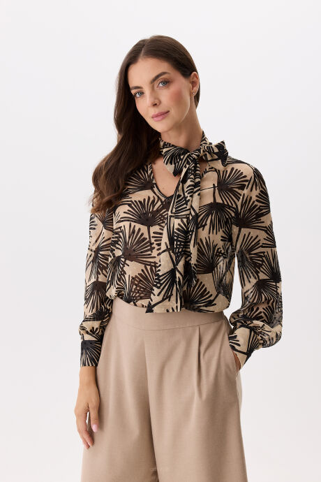 Beżowa bluzka z wiązaniem pod szyją i czarnym wzorem