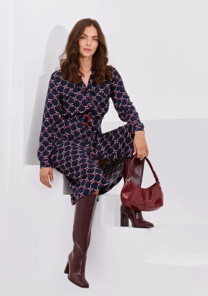 Sukienka koszulowa midi w geometryczny wzór