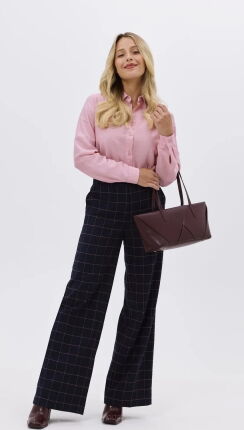 Spodnie w kant z szeroką nogawką w kratę