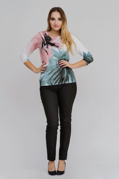 Sweter ecru z nadrukiem w pastelowe kwiaty