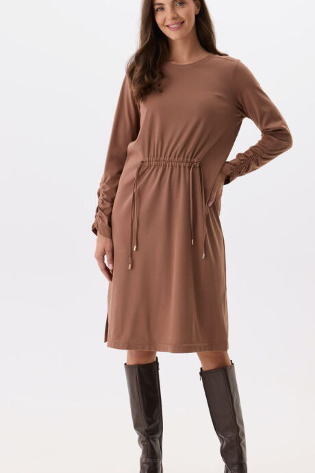 Brązowa sukienka midi z troczkami w talii