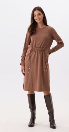 Brązowa sukienka midi z troczkami w talii